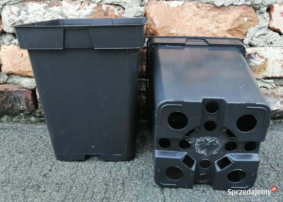 Doniczki P18 wysokie 5L 1 18x18x215 czarne Siewierz