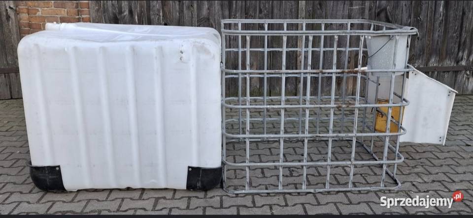 Budka budki iglo kojec cieląt cielak Leszno