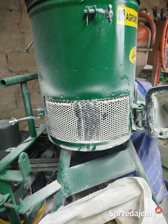 Bąk rozdrabniacz śrutownik gniotownik śruta