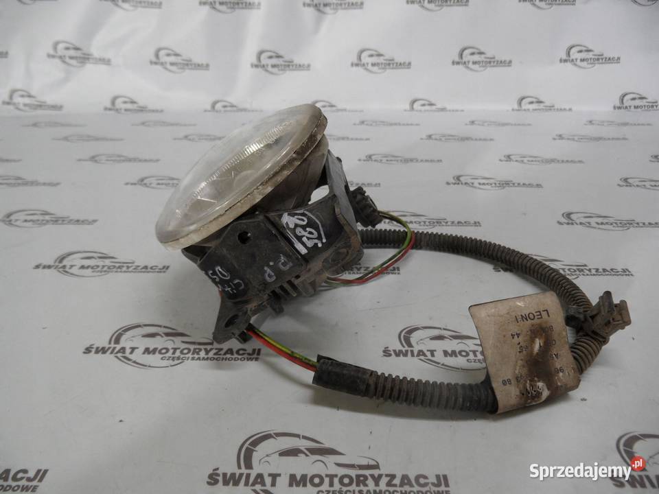 CITROEN DS3 10r halogen prawy przód 9685425280 osobowe