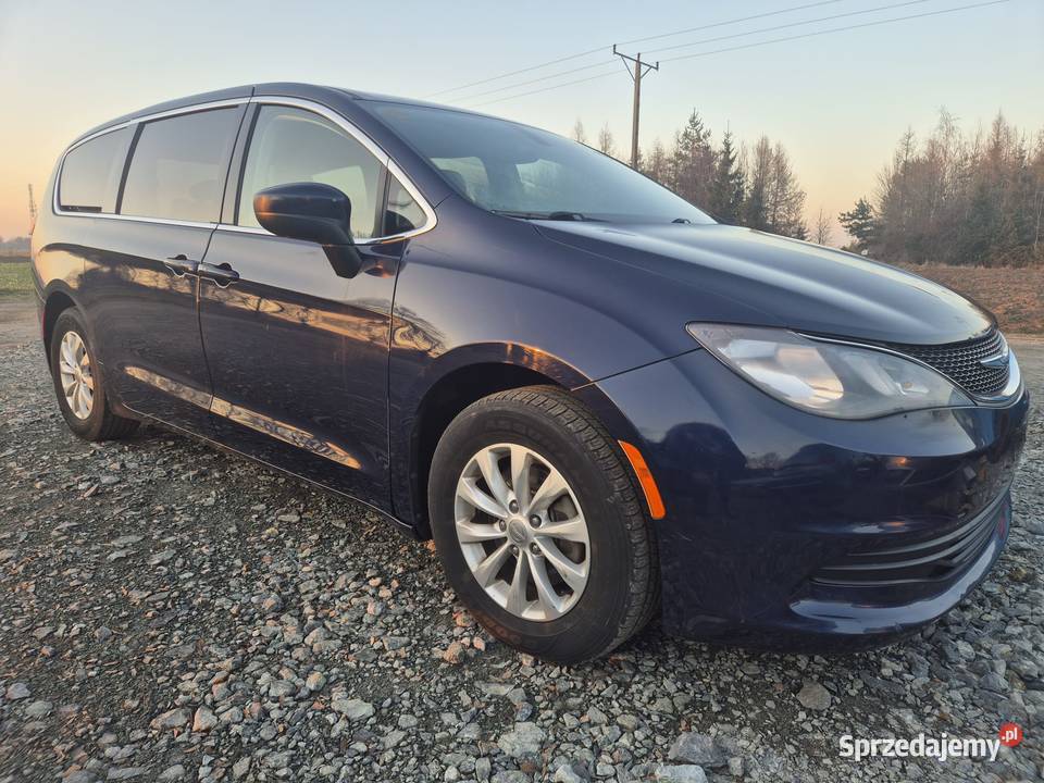 Chrysler Pacifica 2017 36 lekko uszkodzona na automatyczna Żórawina