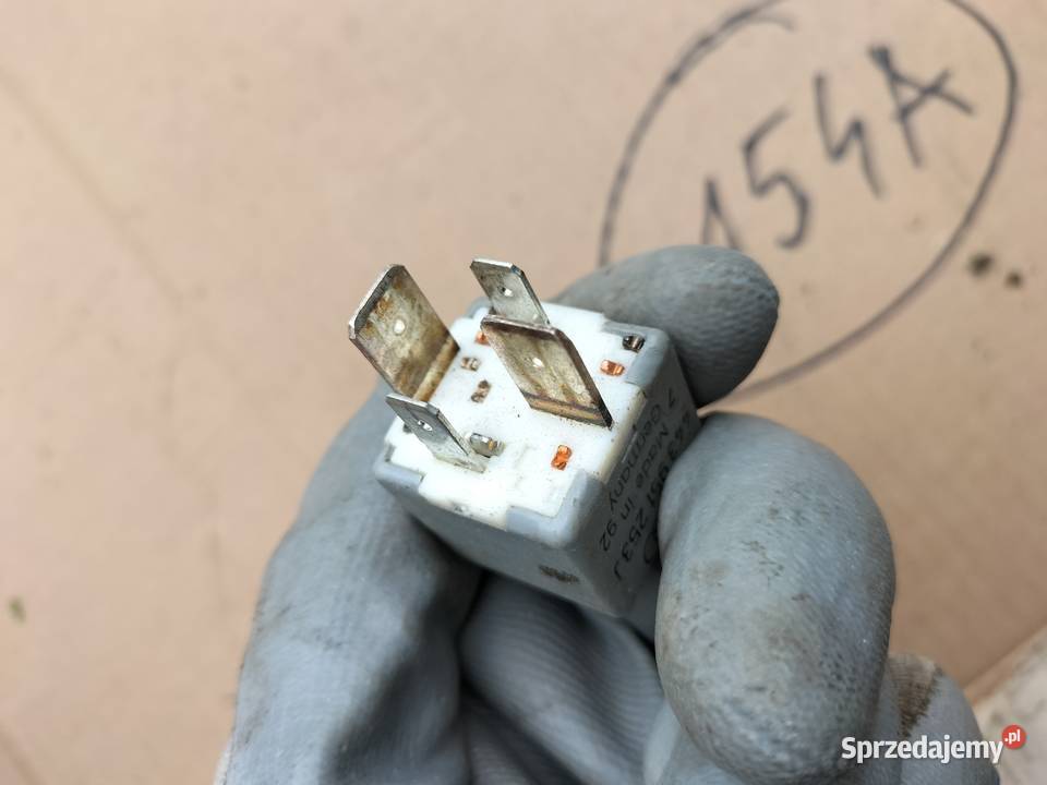 PRZEKAŹNIK AUDI 213 443951253J osobowe