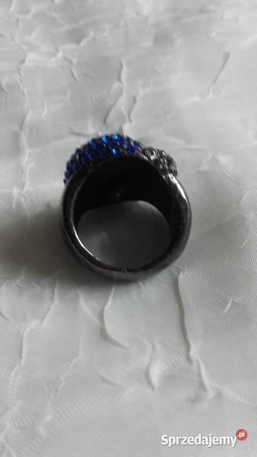 PIERŚCIONEK Z OKAZAŁYM OCZKIEM W KSZTAŁCIE UST wielkopolskie Piła