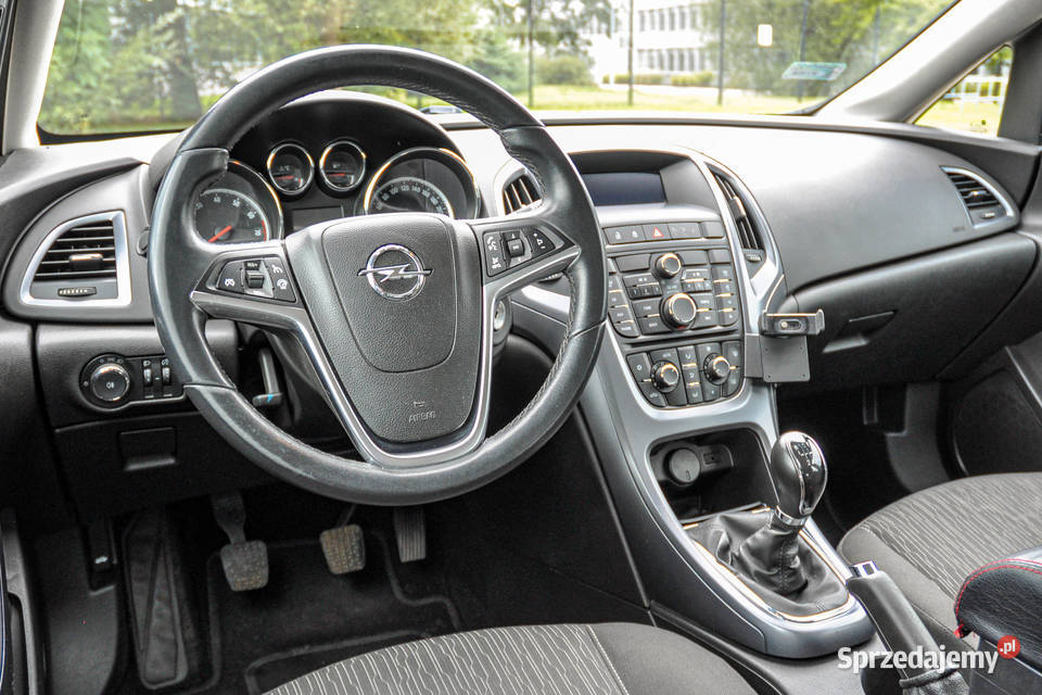 Opel Astra 14T LPG 2014 r Lift Bezwypadkowy