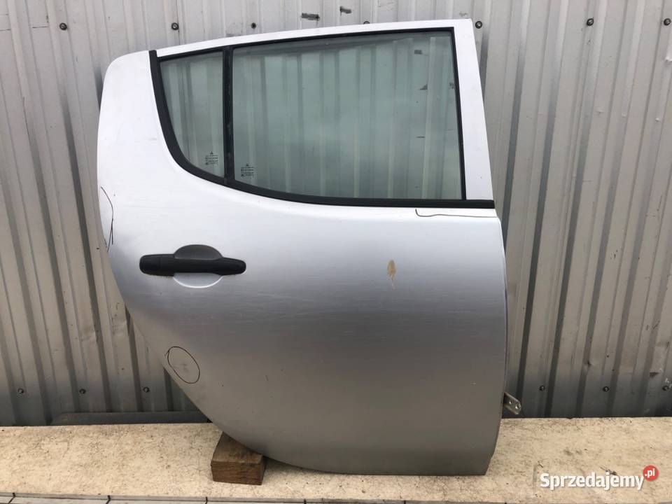 DRZWI PRAWY TYŁ MITSUBISHI L 200 Inny 0416