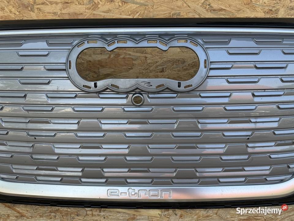 Zderzak przód ramka atrapy grill audi q4 etron Sieraków