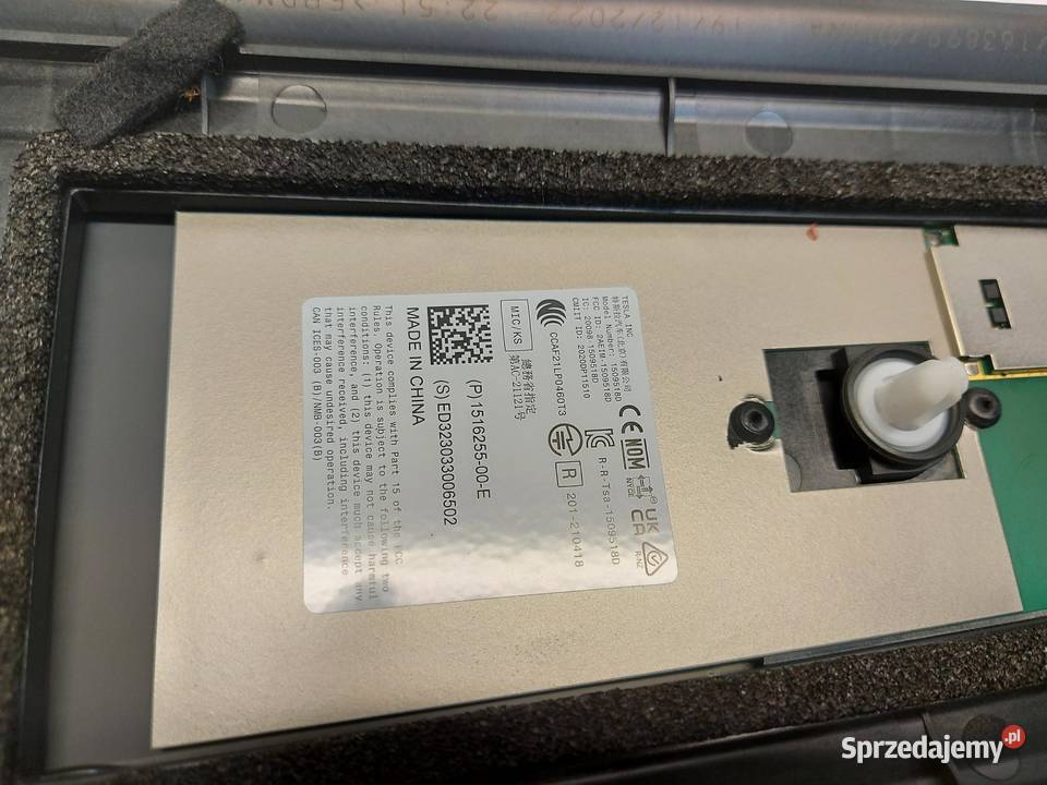 TESLA MODEL Y 2023r Osłona słupka środkowego