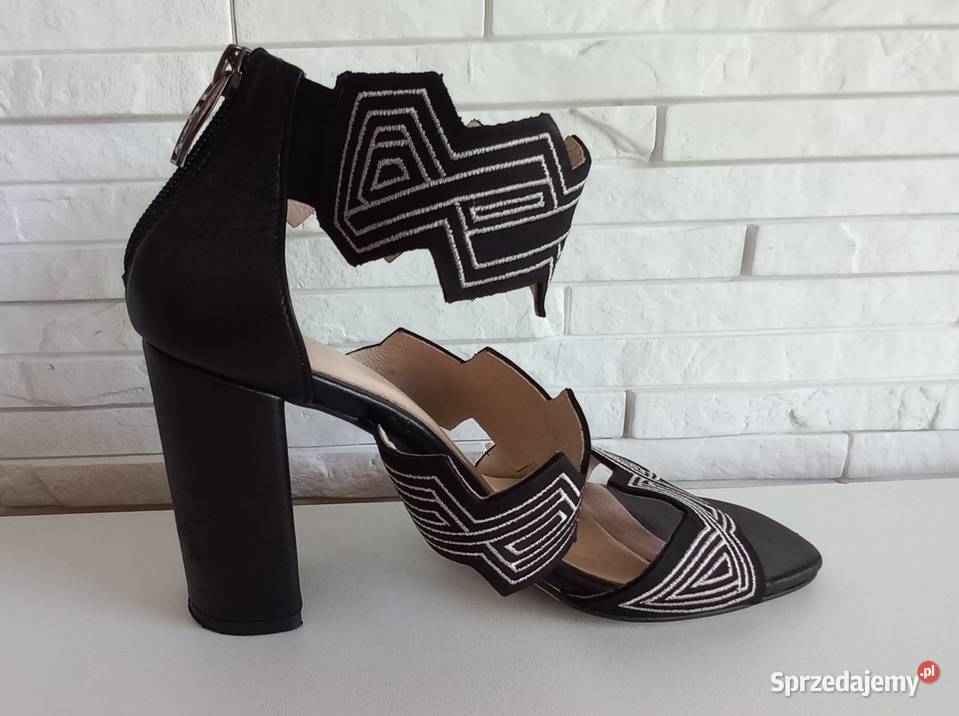 Damskie sandały czarno białe na obcasie HIGO skóra