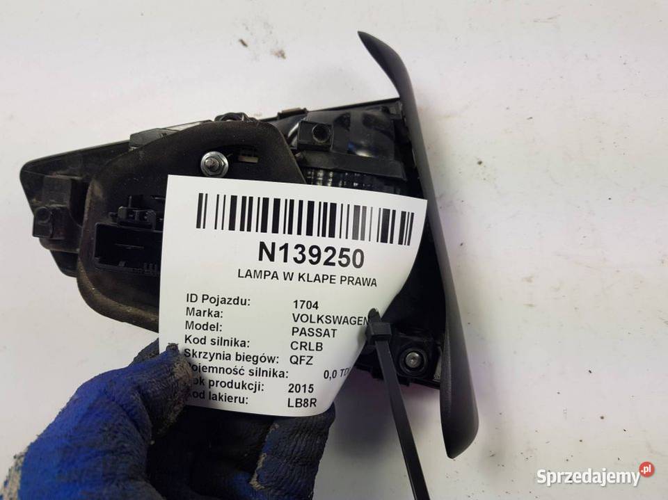 LAMPA W KLAPE PRAWA PASSAT B8 osobowe kujawsko-pomorskie Lipno sprzedam