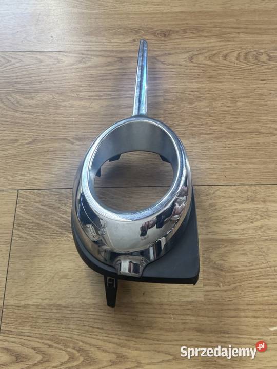 TOYOTA RAV IV 2022r RAMKA OPRAWKA HALOGENU LEWA Zderzaki Sosnowiec sprzedam