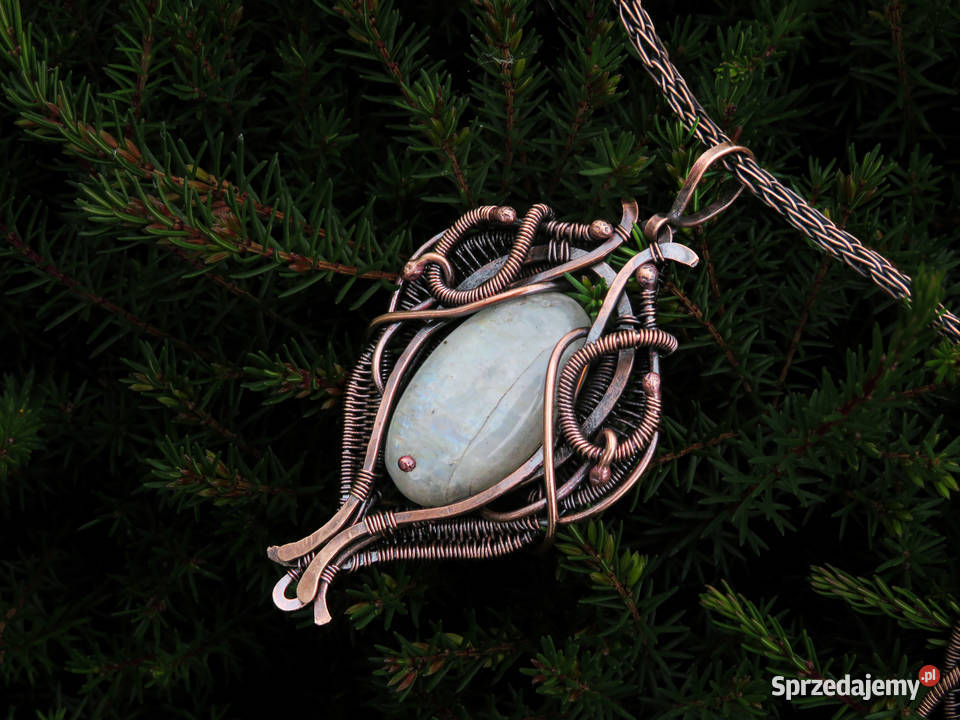 Miedziany wisiorek kamień księżycowy rękodzieło