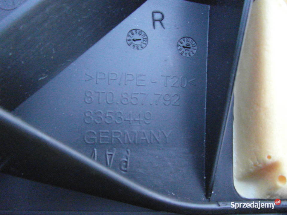 BOCZEK KANAPY PRAWY Audi A4 S4 RS4 8t0857792