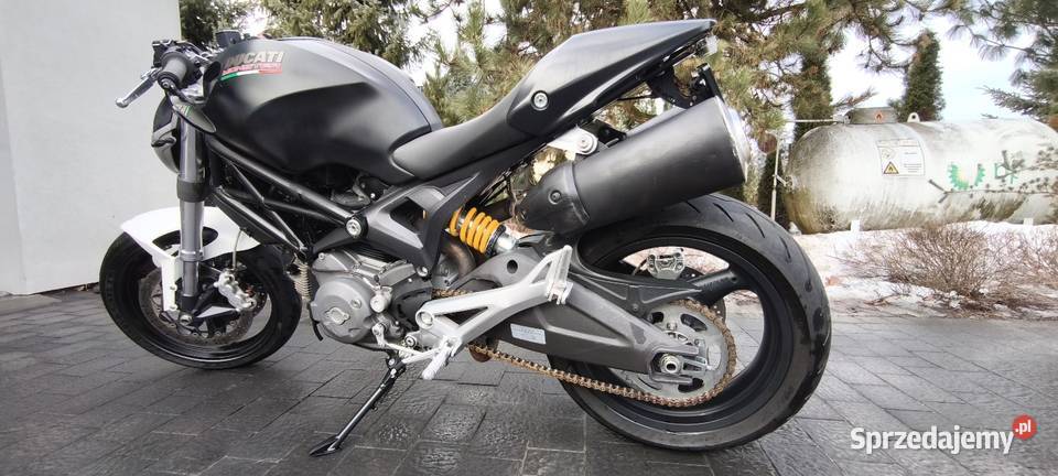 Ducati Monster 696 garażowany