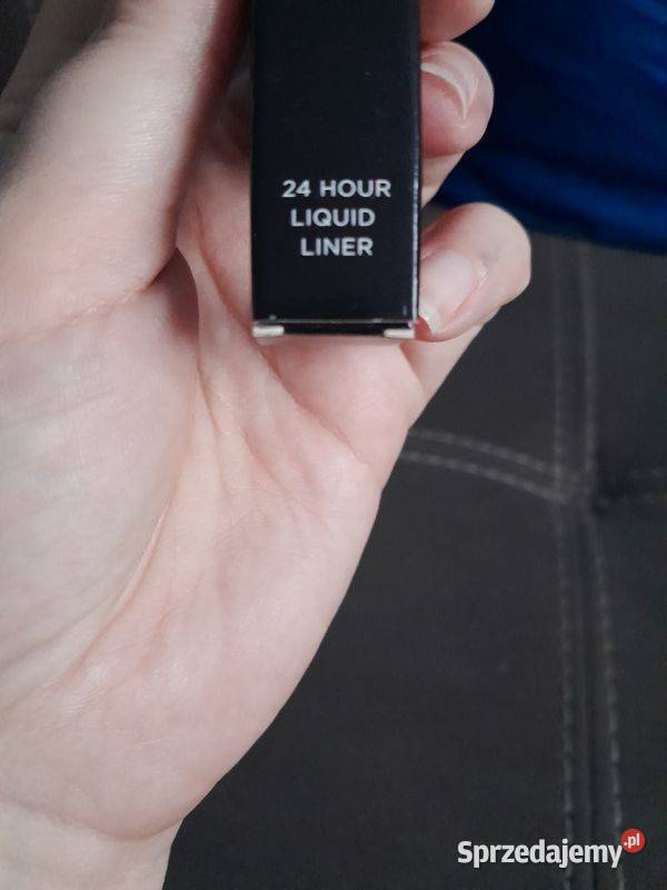 Płynny eyeliner 24 godziny Avon Power Stay Makijaż