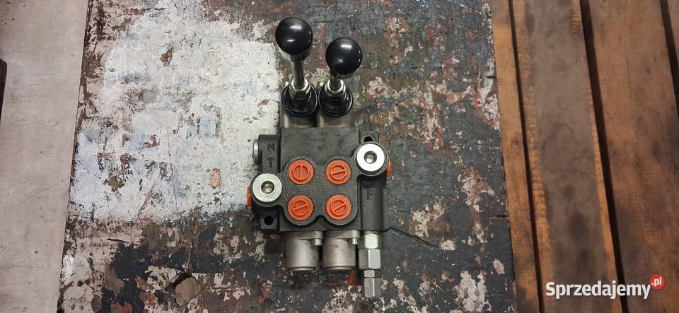 Rozdzielacz dwusekcyjny do ładowacza czołowego sprzedam