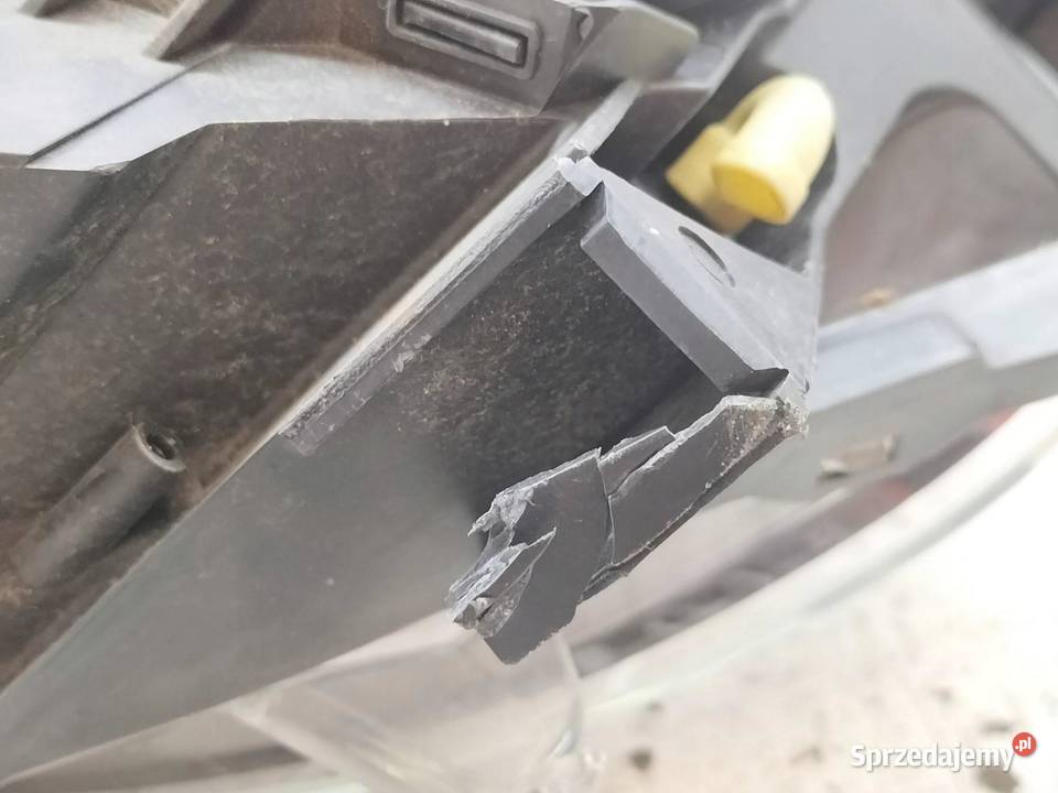 LAMPA PRZÓD PRAWA USZKODZONA 9808572580 Peugeot