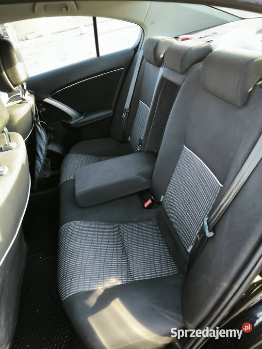 Toyota Avensis 2012 16 benzyna 177 400 aluminiowe felgi Wałbrzych