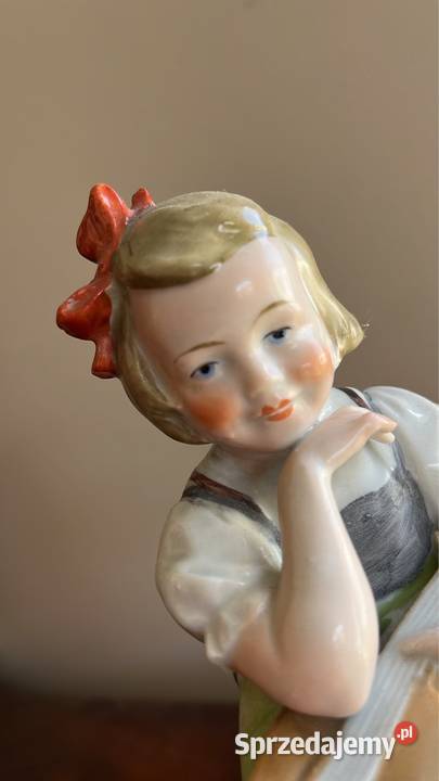 Śliczna Figurka dziewczynki z gitarą Bez Gdańsk