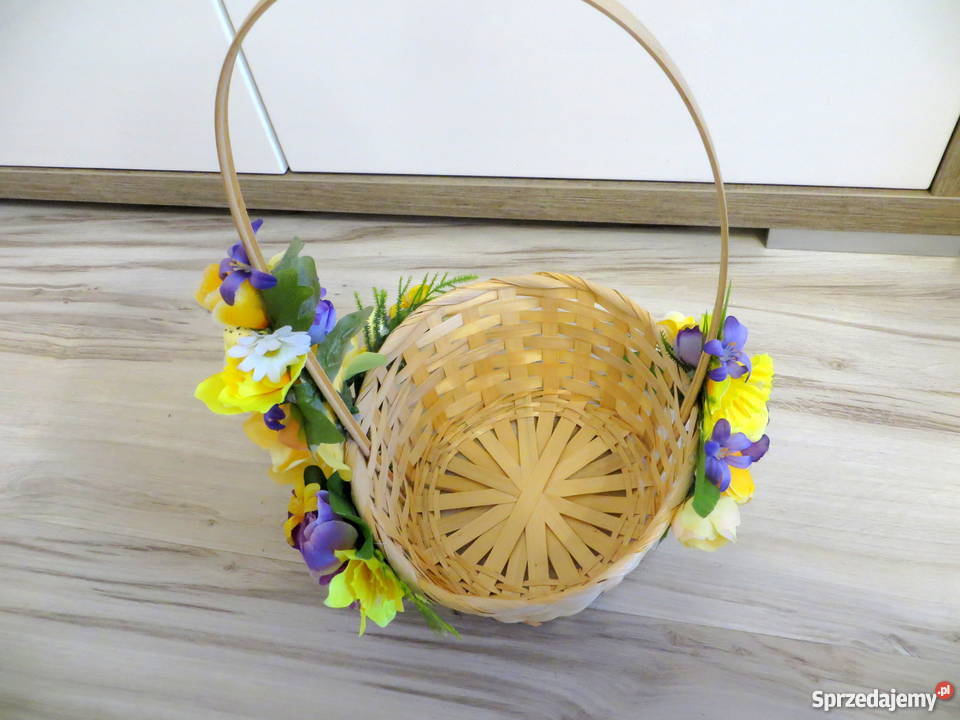 Koszyk wiklinowy ozdobiony na wielkanoc mazowieckie Grójec