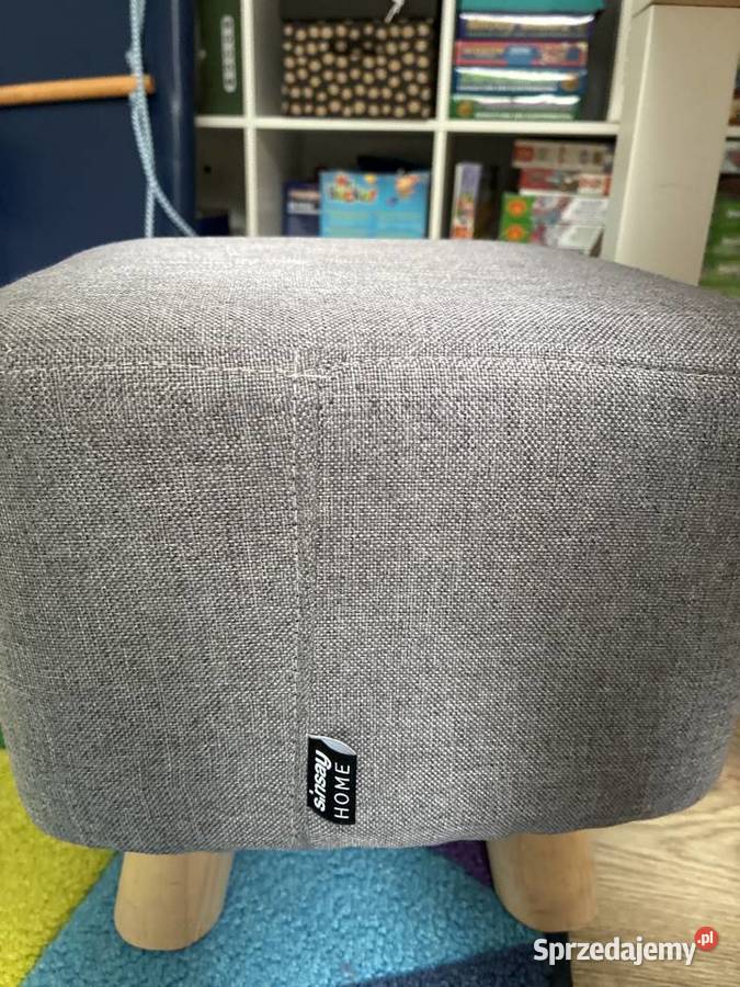 Stolik dziecięcy IKEA 2 pufy Sinsay dziecięce Meble pomorskie Banino sprzedam