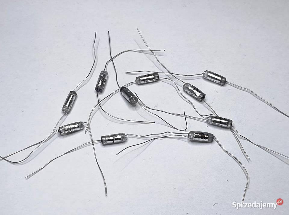 Kondensator 820pF 63V KsF Unitra MIFLEX Gdańsk