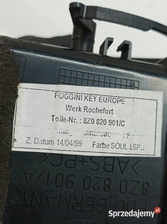 KRATKI NAWIEWU LEWA DESKI KIEROWCY 8Z0820901C Rok produkcji 2000 Kratki nawiewu świętokrzyskie