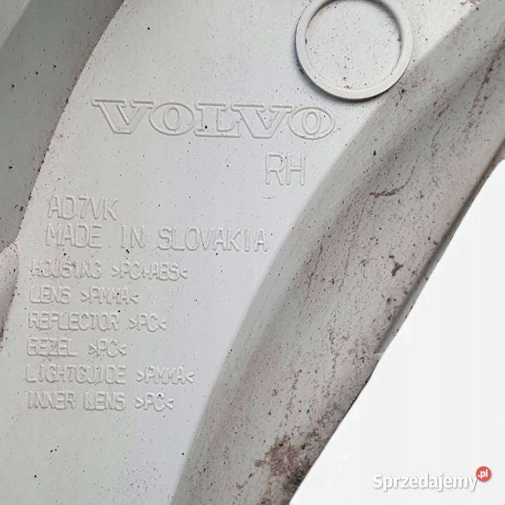 LAMPA PRAWA Volvo V70 III XC70 lift prawy tył