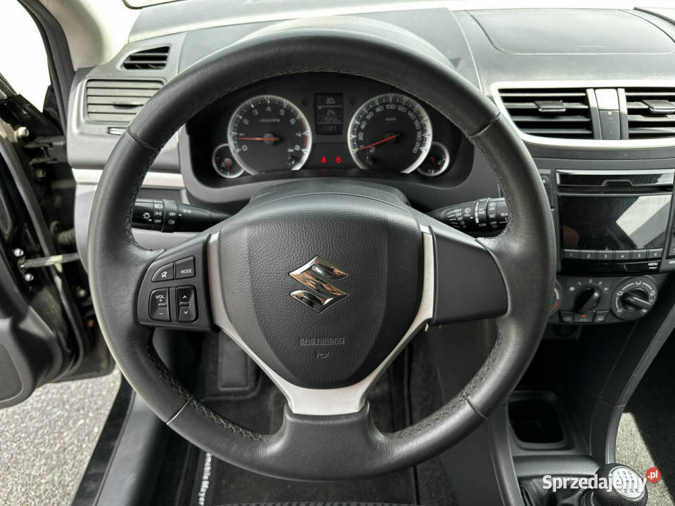Suzuki Swift Suzuki Swift 1294 Klima Model 2012 światła przeciwmgielne sprzedam