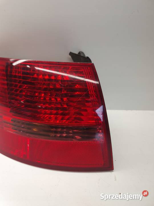 LAMPA LEWY TYŁ W BŁOTNIK AUDI A6 C6 4F9945095 Przystajń