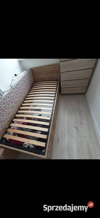 Łóżko jednoosobowe