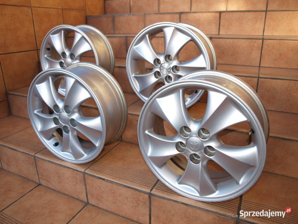 Toyota felgi 15 alufelgi 5 x100 komplet 4 sztuki osobowe