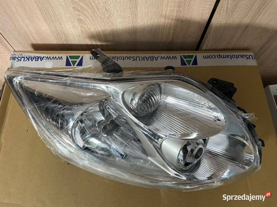 Toyota Auris I reflektor przód nowy Lampy przednie