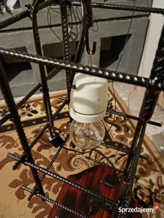 Lampa podłogowa z recyklingu