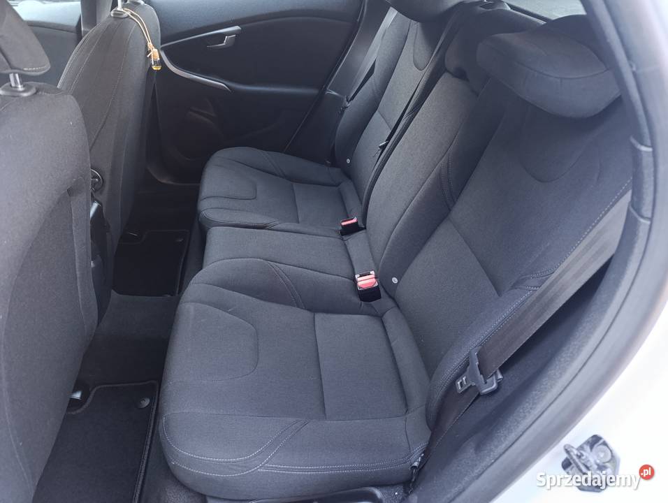 Volvo V40 20 diesel 2013r bogate wyposazenie 227000km Lgota-Mokrzesz sprzedam