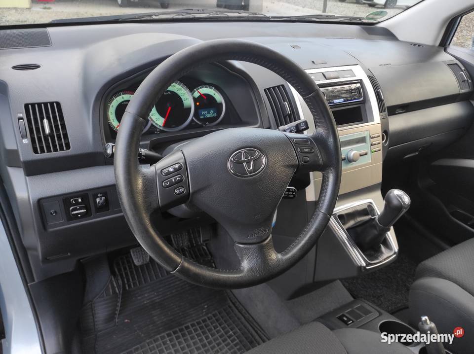 Toyota Corolla Verso 18 benz 7 osobowa tempomat dolnośląskie Ziębice sprzedam