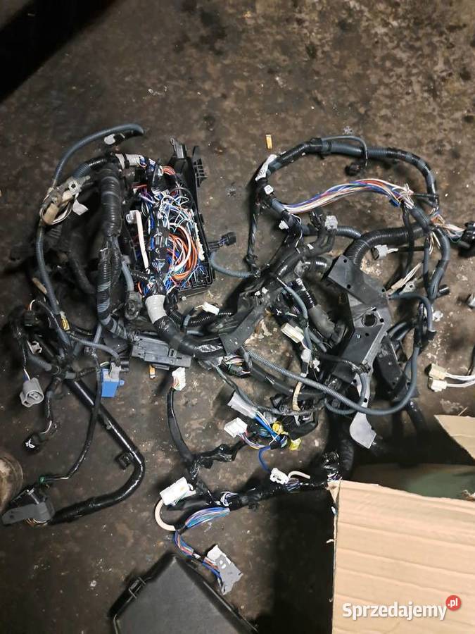 Toyota auris II instalacja komory silnika Skrzynki bezpieczników Tarnów sprzedam