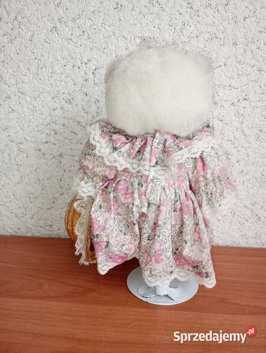 miś w ubranku na stojaku kolekcjonerski Szczecinek