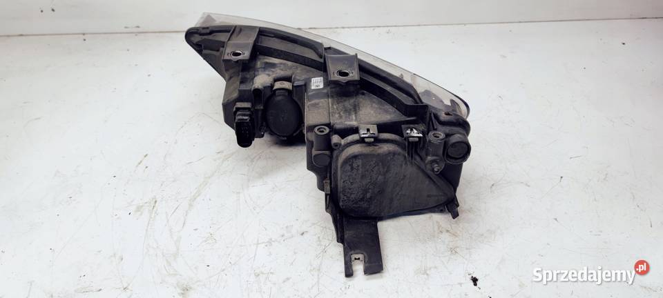 REFLEKTOR PRAWY ZWYKŁY AUDI Q3 8U 8U0941004N UK Przystajń sprzedam