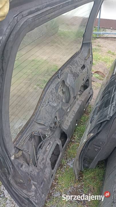 Klapa bagażnika Meverick Terrano Klapy bagażnika Lubin