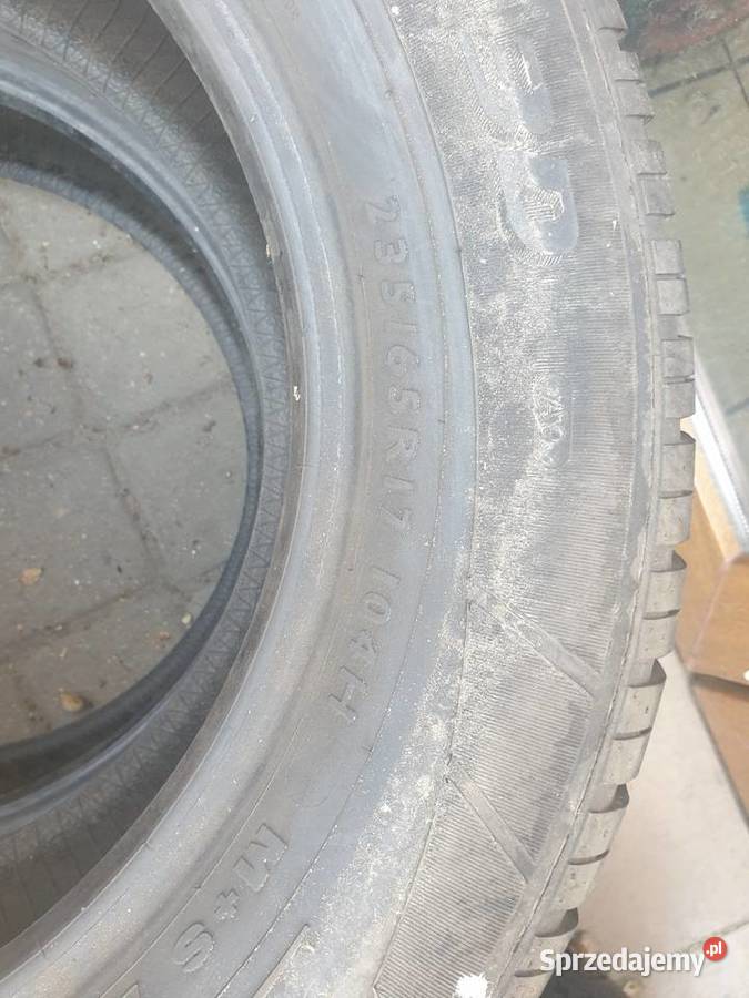 Dwie sztuki opon zimowych 23565 R17 DUNLOP Samochodowe warmińsko-mazurskie Dobre Miasto