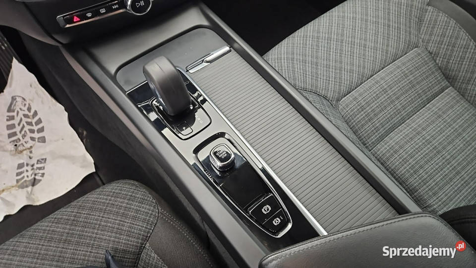 Volvo V60 20 B3 B Core Z Polskiego Salonu Warszawa