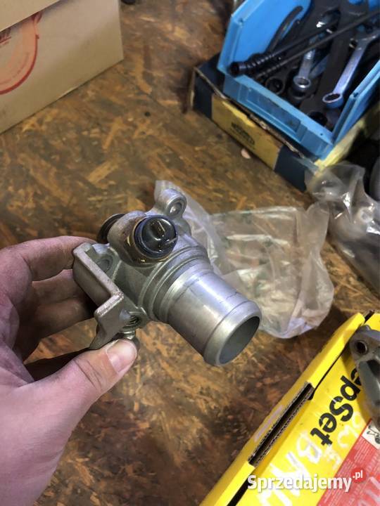 OBUDOWA TERMOSTATU IVECO DAILY 23 HPI 504013931 Kozy