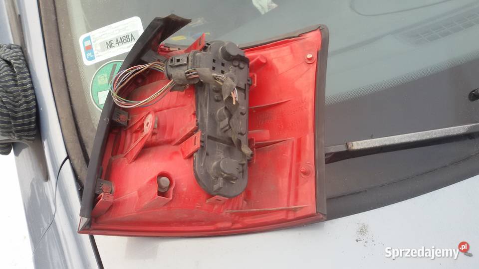 LAMPA TYLNA AUDI A4B6 KOMBI LEWA