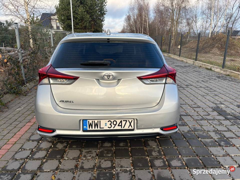 TOYOTA AURIS 133 B LIFT lekko uszkodzona mazowieckie Tłuszcz