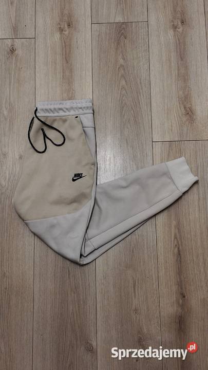 Beżowe spodnie dresowe Nike Tech Fleece Łódź
