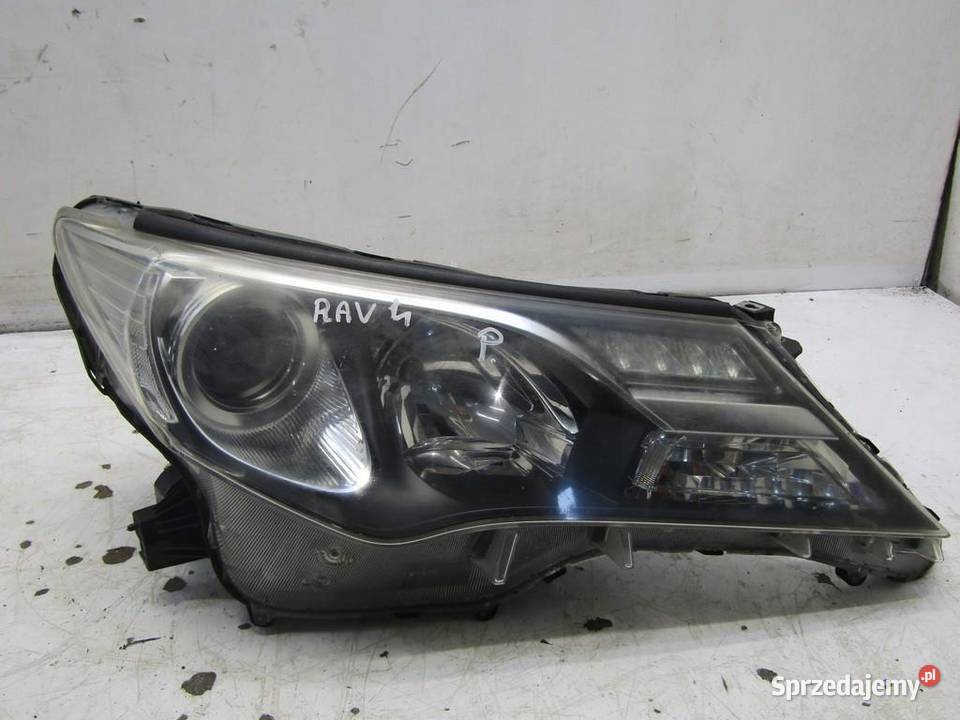 LAMPA PRZEDNIA PRAWY PRZÓD TOYOTA RAV4 IV