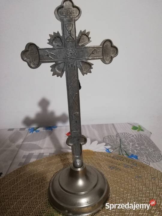 Stary krucyfiks stojący ARS Christiana PRL 29 Katowice