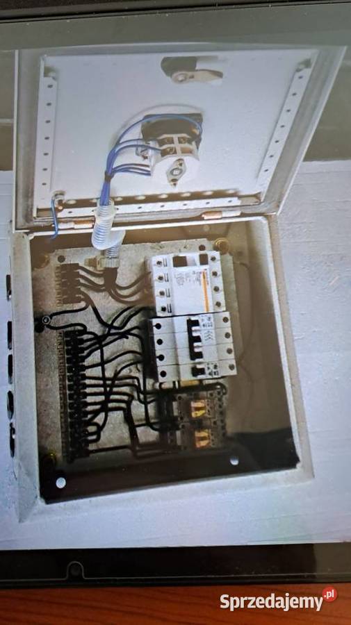 Skrzynka sterownicza z wyposażeniem sprzedam