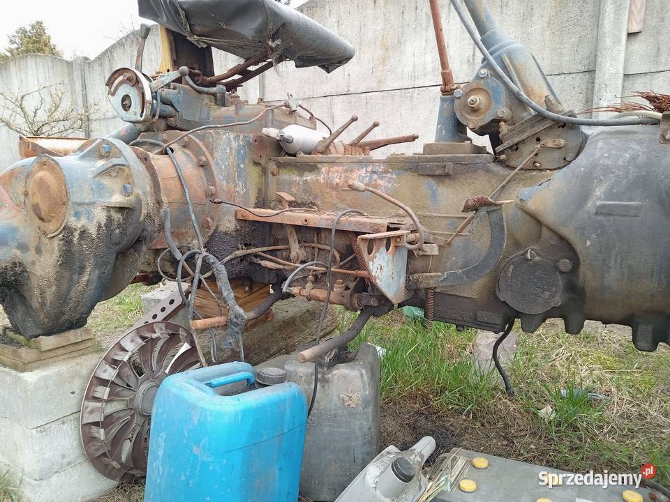 Sprzedamy ciągnik do remontu na części sprzedaje