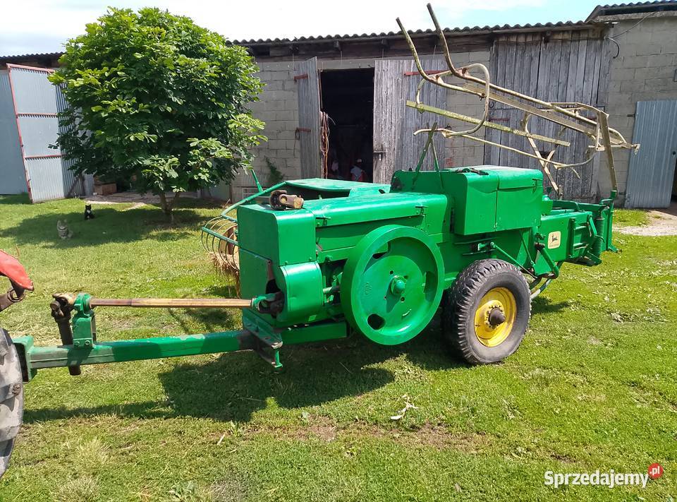 Prasa kostkującą John Deere uszkodzony Mniszek